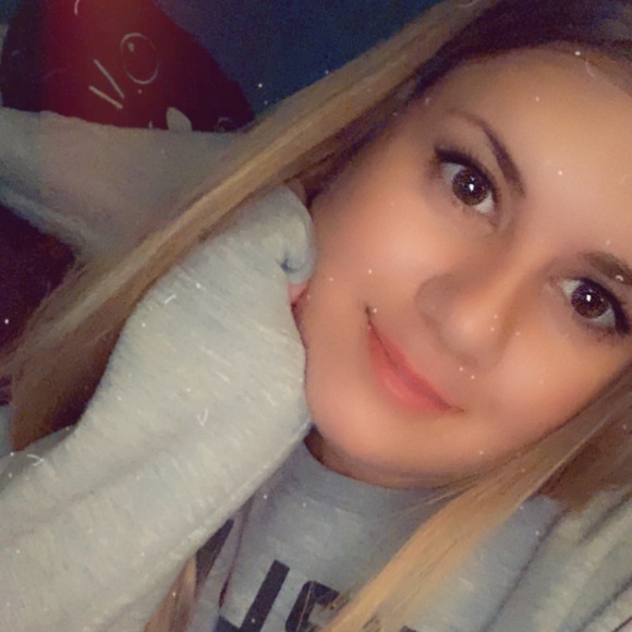 Meet your posher ♡ - Picture 2 of 3